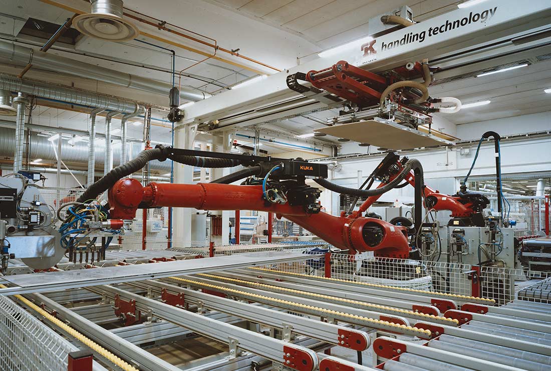 Robotar arbetar i frabrik